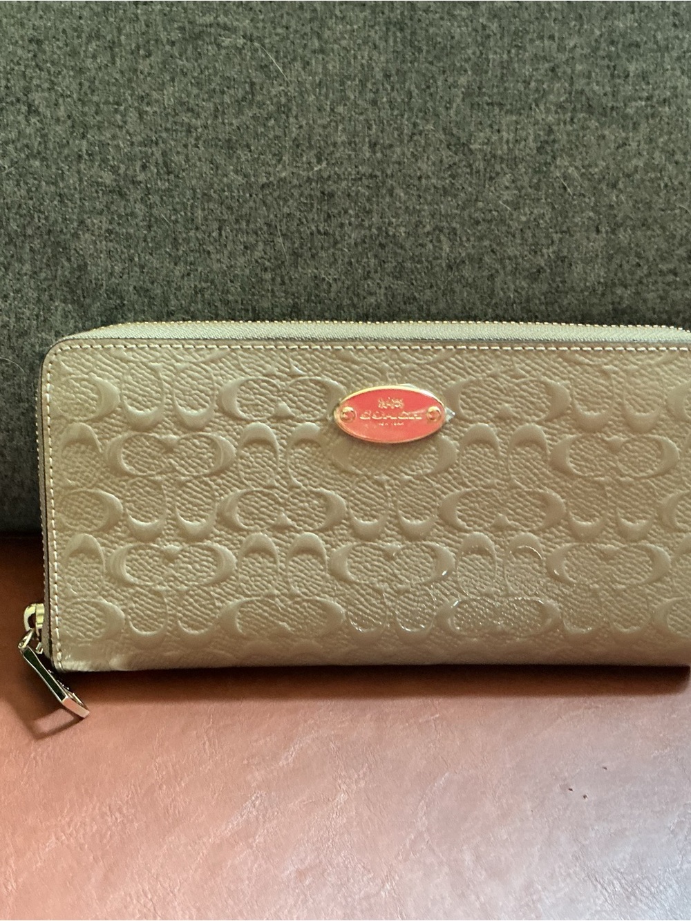 Coach Signature Embossed Leather Accordion Zip Wallet Taupe Gold EUC